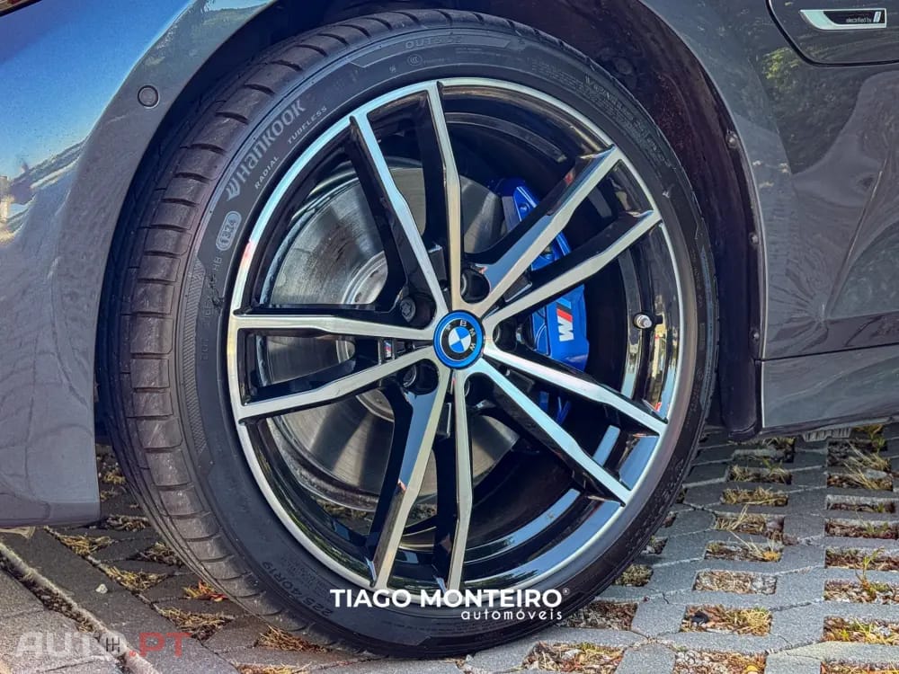 BMW 330 e Pack Desportivo M Auto