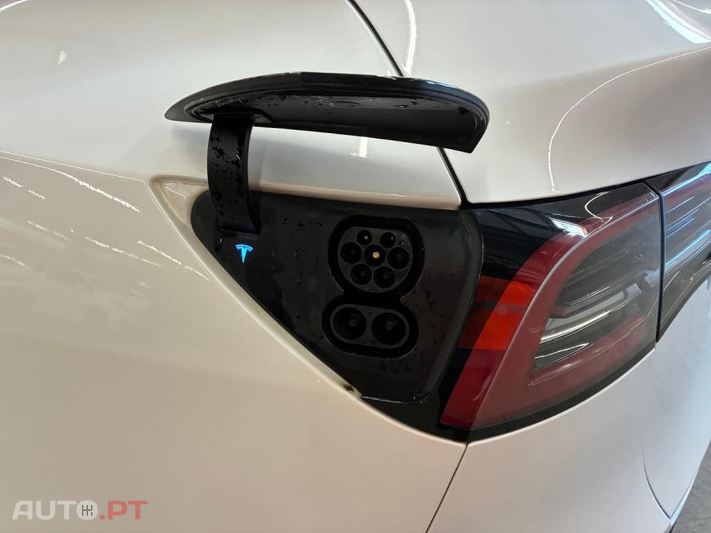 Tesla Model Y Standard RWD