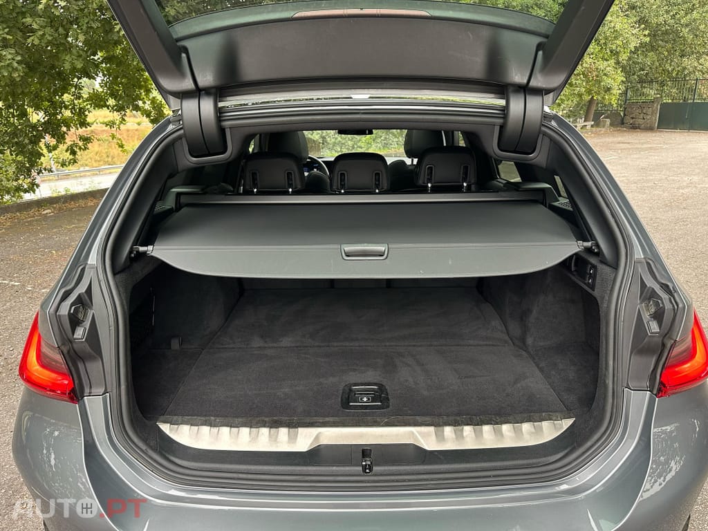 BMW 330 e Touring Pack Desportivo M Auto