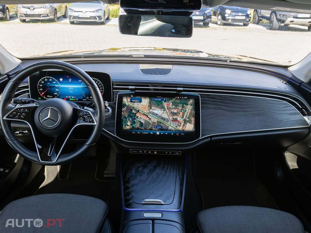 Mercedes-Benz E 300 Outro