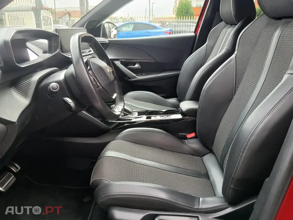 Peugeot E-2008 GT