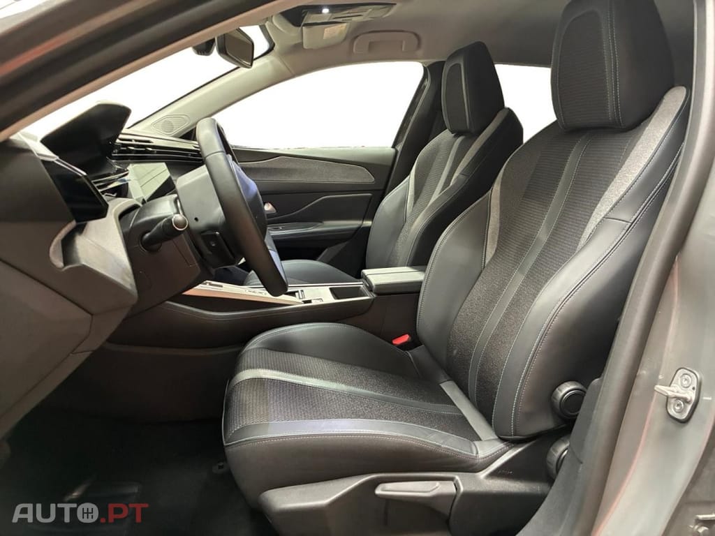 Peugeot 408 1.2 Hybrid Allure e-DCS6