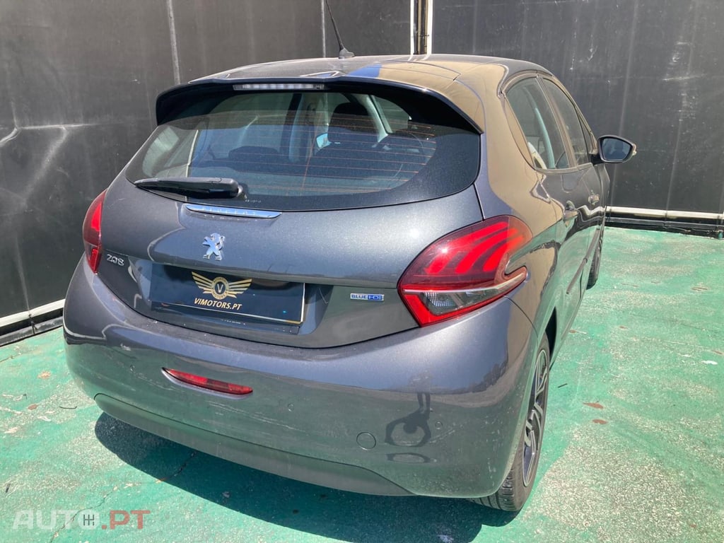 Peugeot 208 blue-hdi  1.6