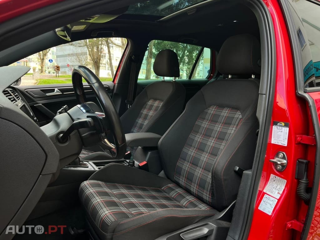 Volkswagen Golf 2.0 TSI GTI DSG