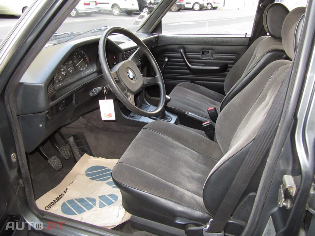 BMW 520 i E28 1983 Clássico