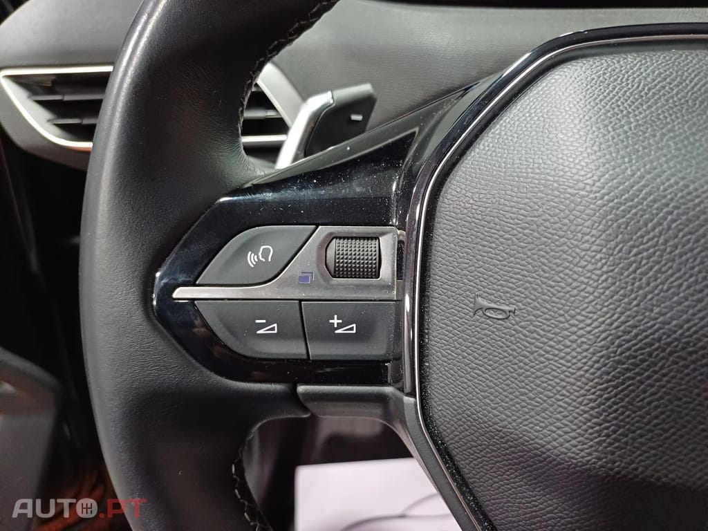 Peugeot 3008 1.6 Hybrid Allure e-EAT8