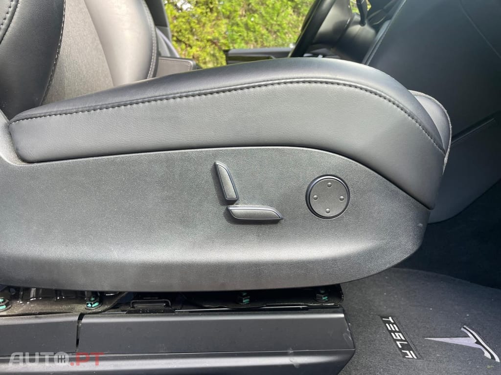 Tesla Model X 75D