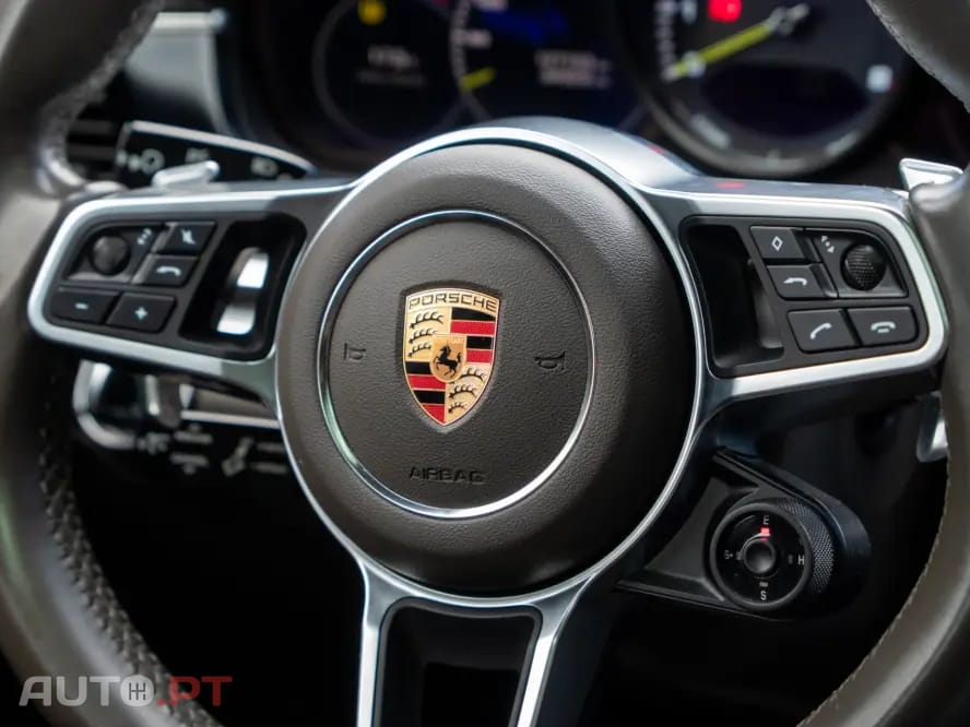 Porsche Panamera 4 E-Hybrid Platinum Edition