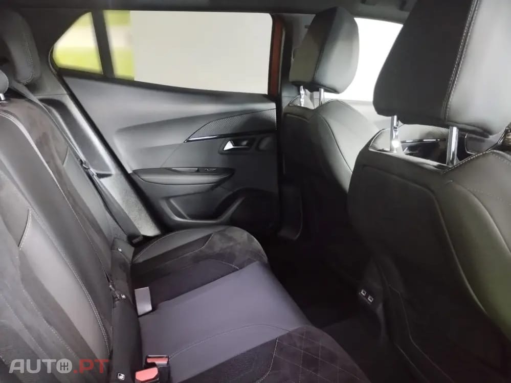 Peugeot 2008 1.2 PureTech GT EAT8