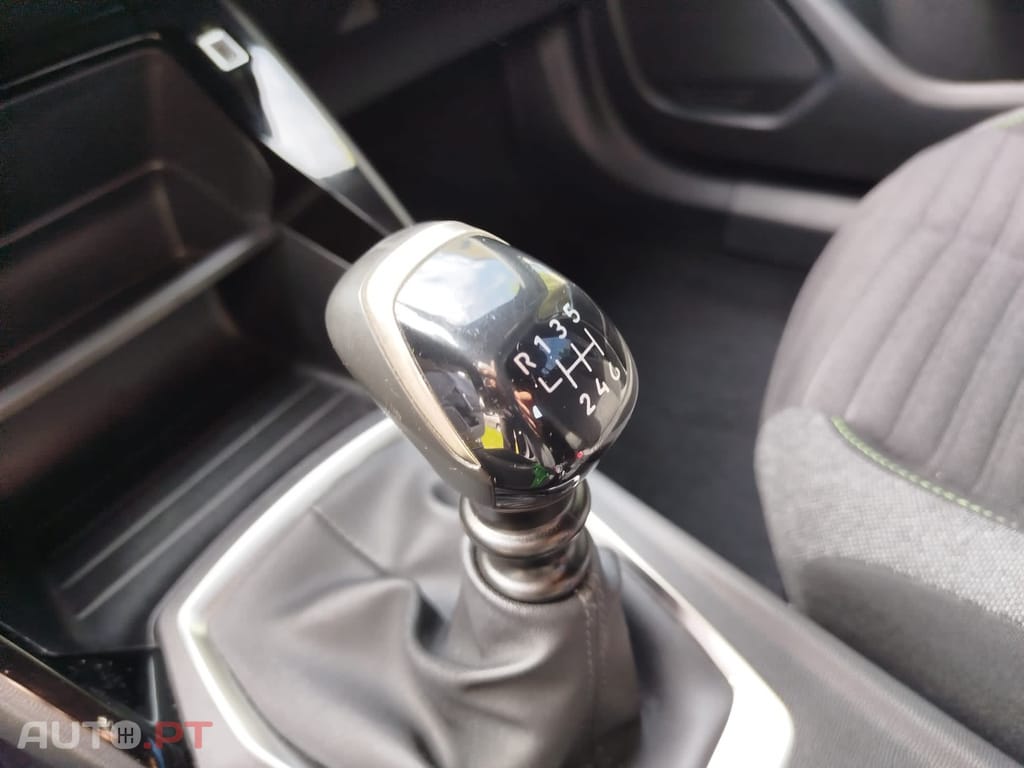 Peugeot 2008 1.2 PureTech Active Pack