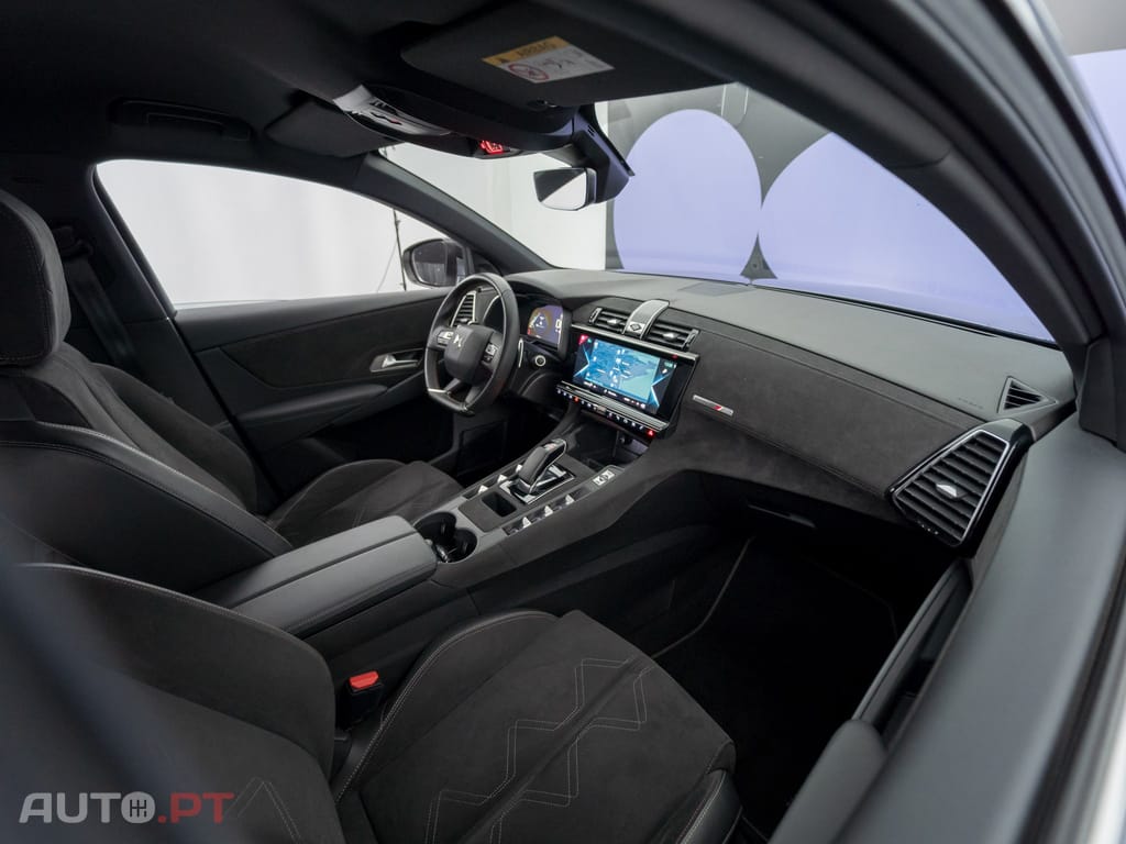DS DS7 Crossback E-Tense Performance Line EAT8