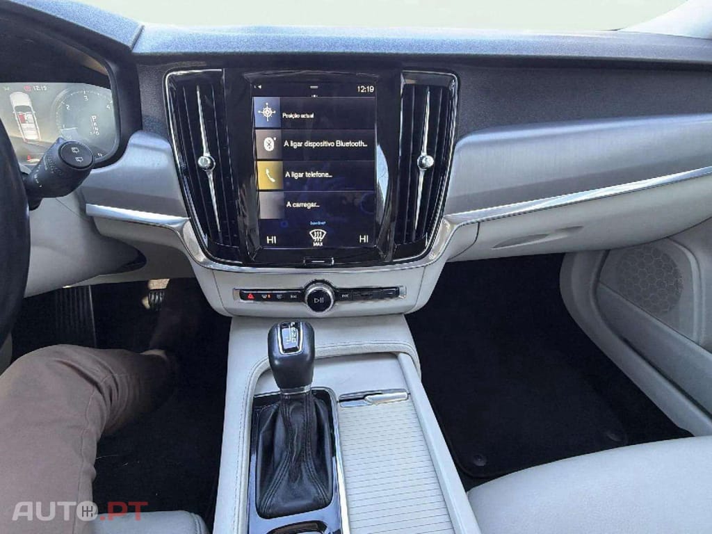 Volvo V90 2.0 D4 Momentum Plus