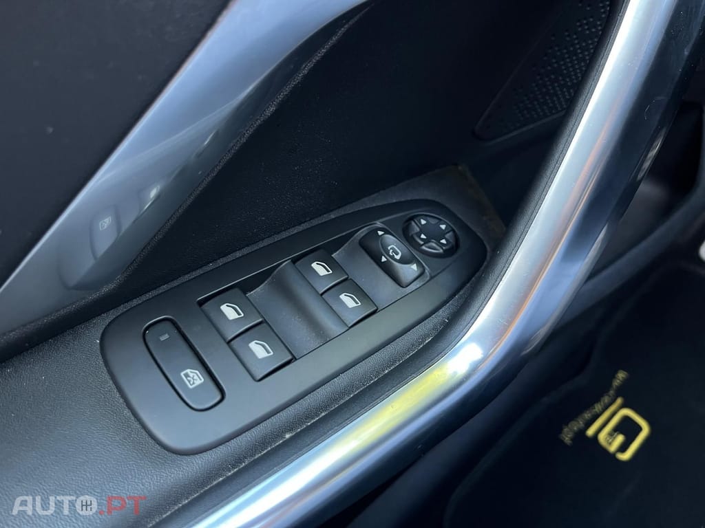 Peugeot 208  1.2 e-THP Féline