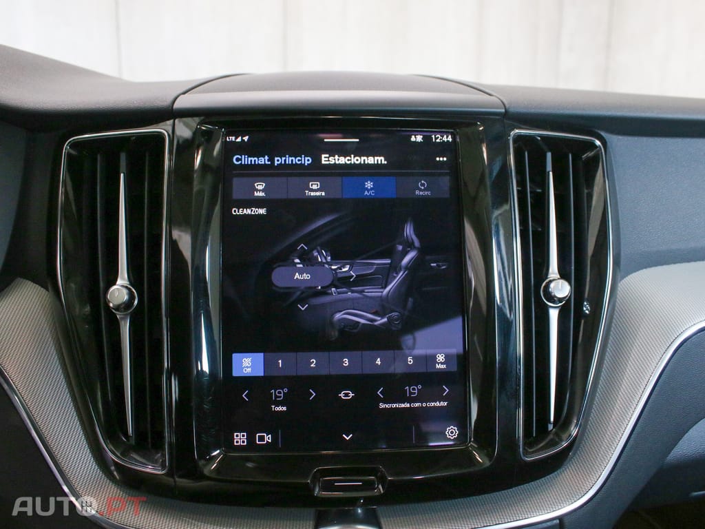 Volvo XC60 2.0 T6 PHEV Black Edition AWD