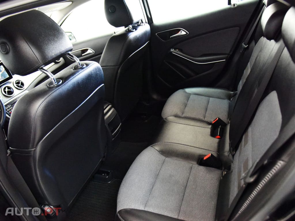 Mercedes-Benz GLA 180 D 7G-DCT URBAN