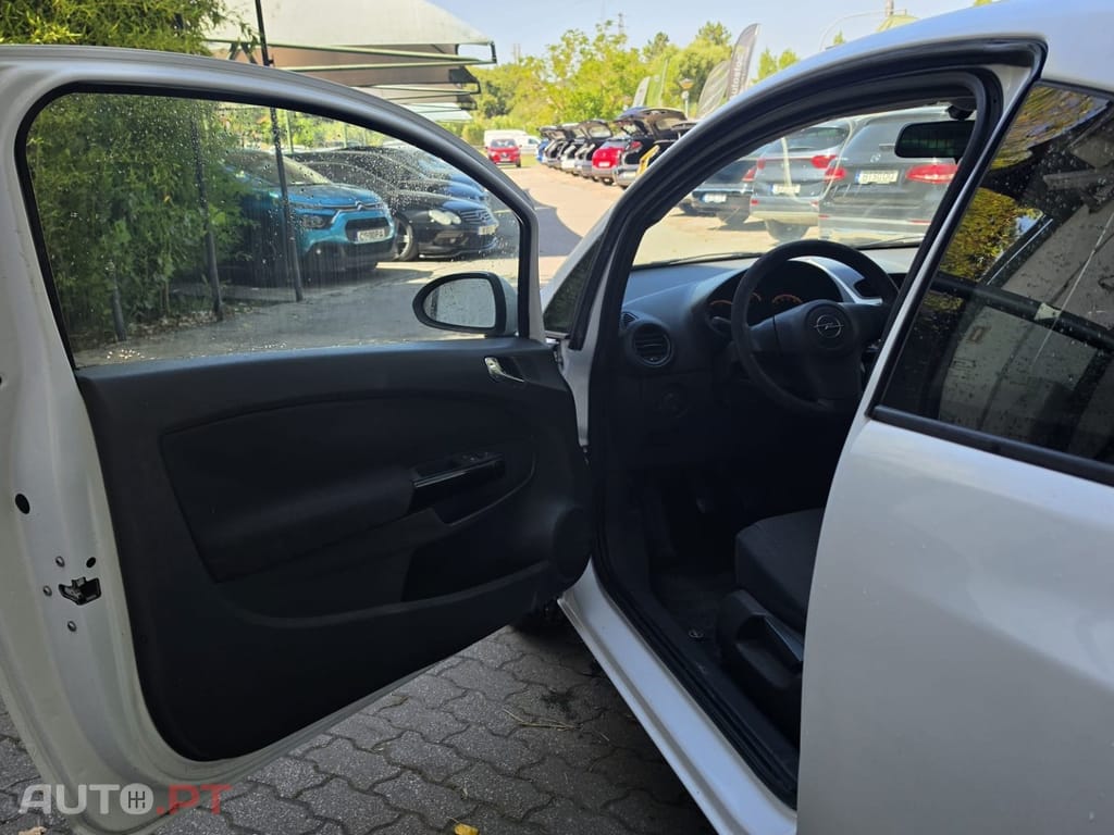 Opel Corsa 1.3 CDTi Van — fotografia 7