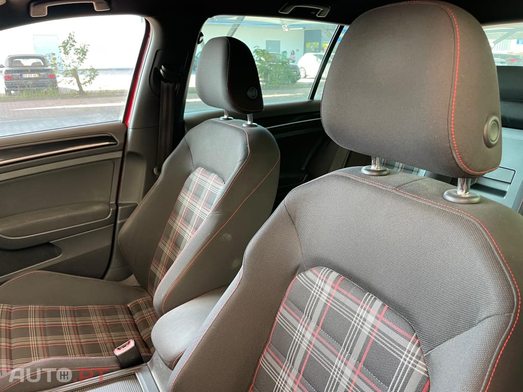 Volkswagen Golf 2.0 TSi GTi DSG Performance