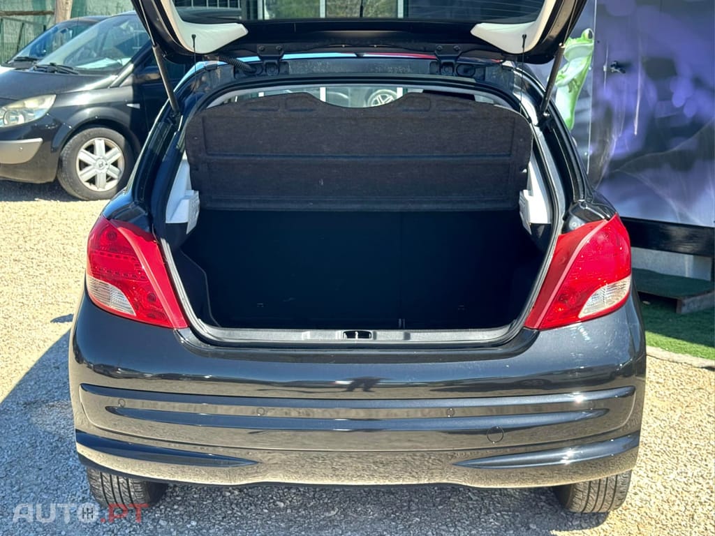 Peugeot 207 1.4 HDi SE Sportium- Garantia Incluída