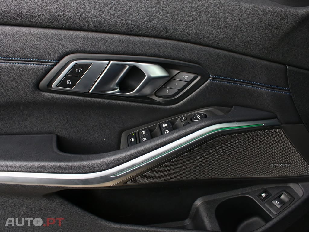 BMW 330 e Touring Pack Desportivo M Auto