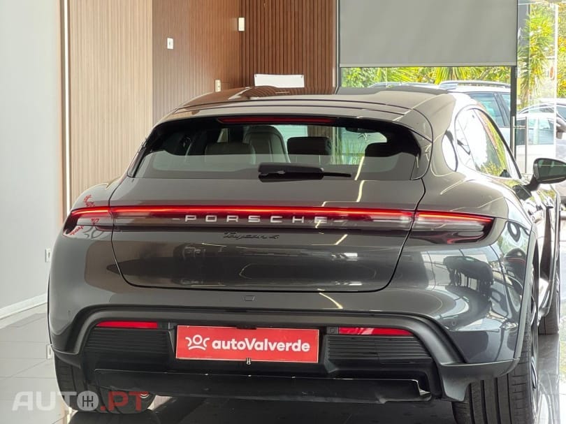 Porsche Taycan 4