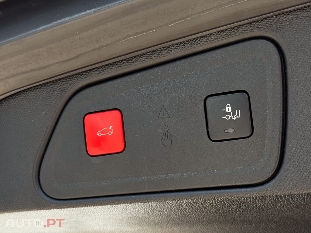 Peugeot 3008 1.6 Hybrid Allure e-EAT8