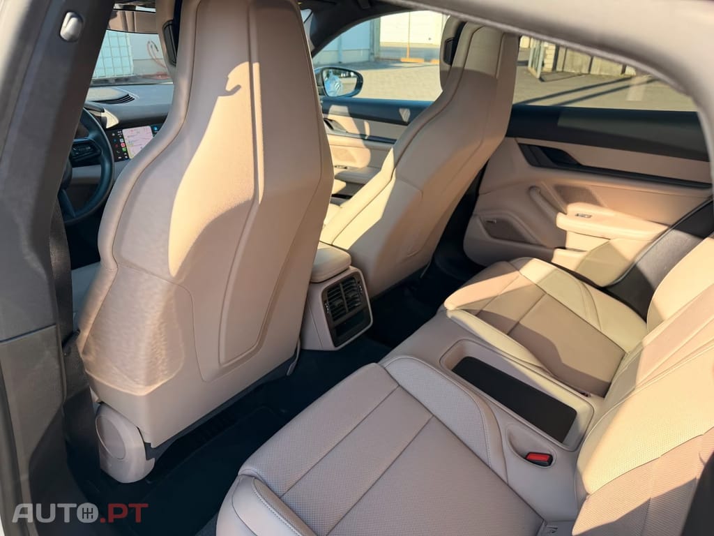 Porsche Taycan Carbon