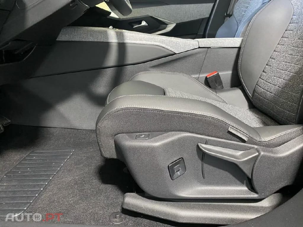 Peugeot E-5008 Allure I.V.A DEDUTIVEL 