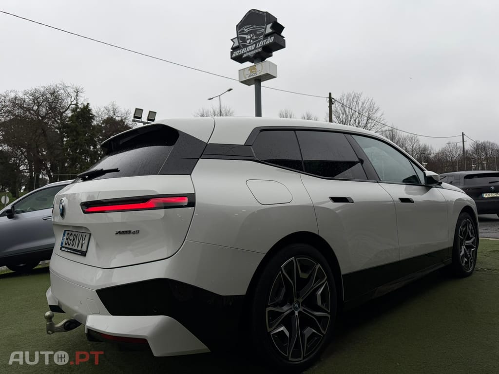 BMW iX xDrive 40 Pack Desportivo