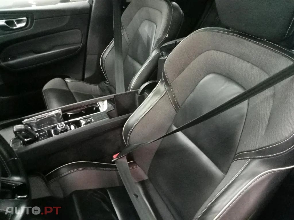 Volvo XC60 2.0 T6 PHEV R-Design AWD