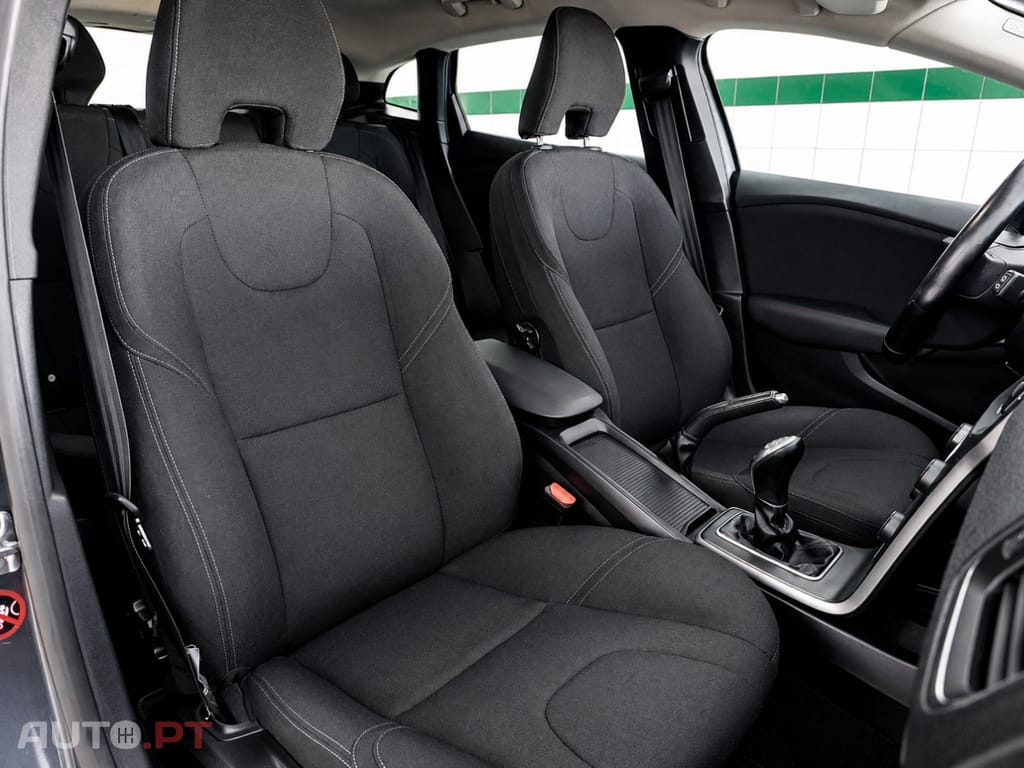 Volvo V40 Cross Country 1.6 D2 Momentum