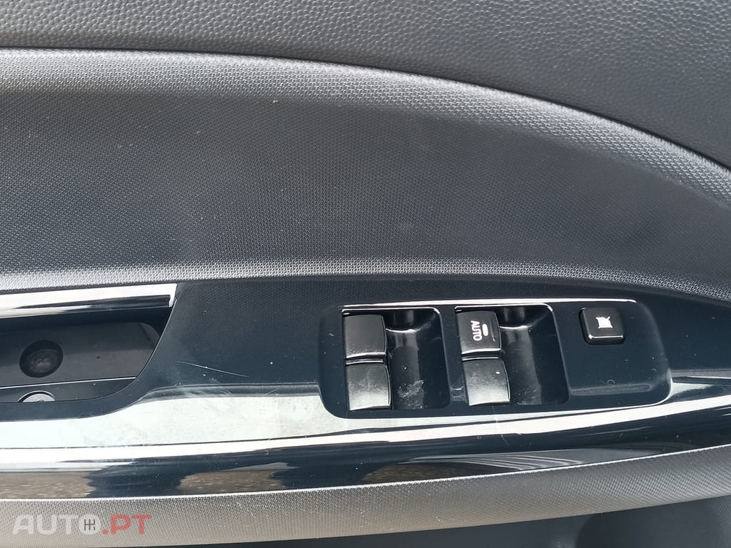 Mitsubishi Space Star 1.2 Intense Connect Edition