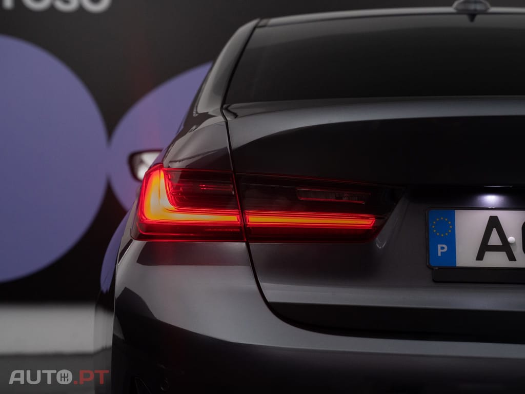 BMW 330 e Auto