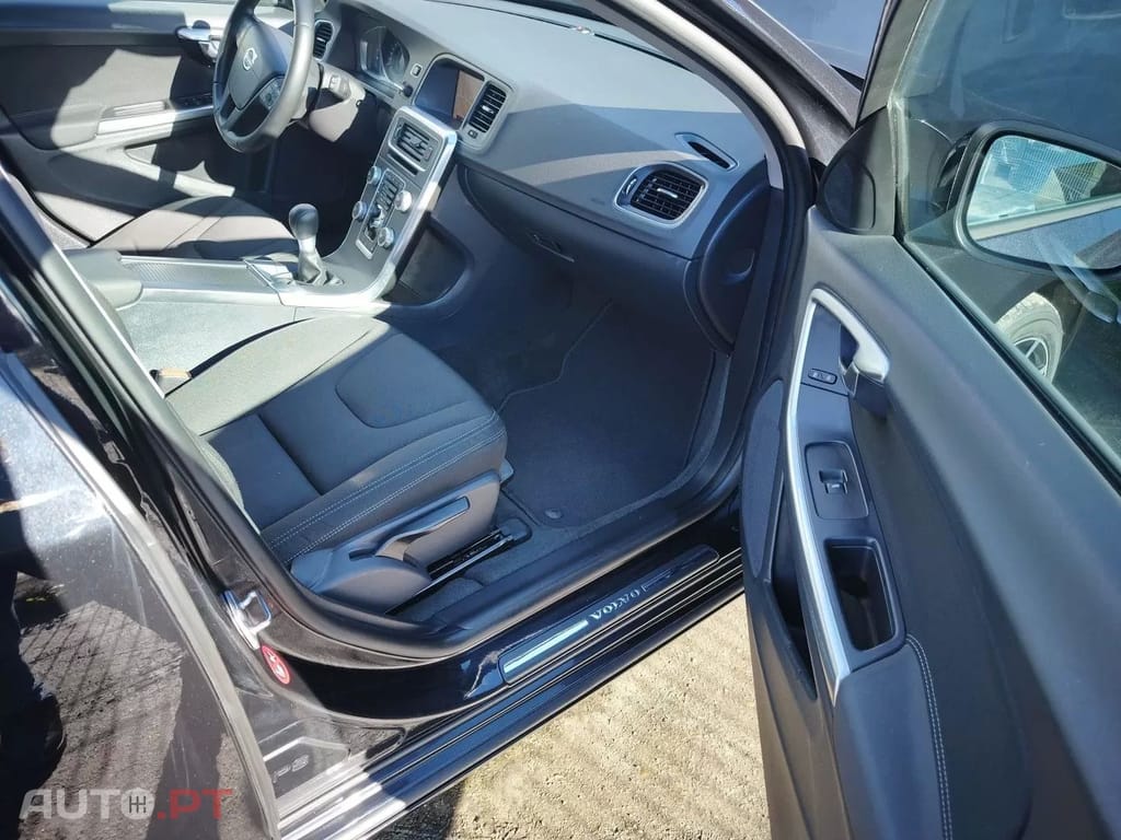Volvo V60 1.6 D2 Momentum Eco