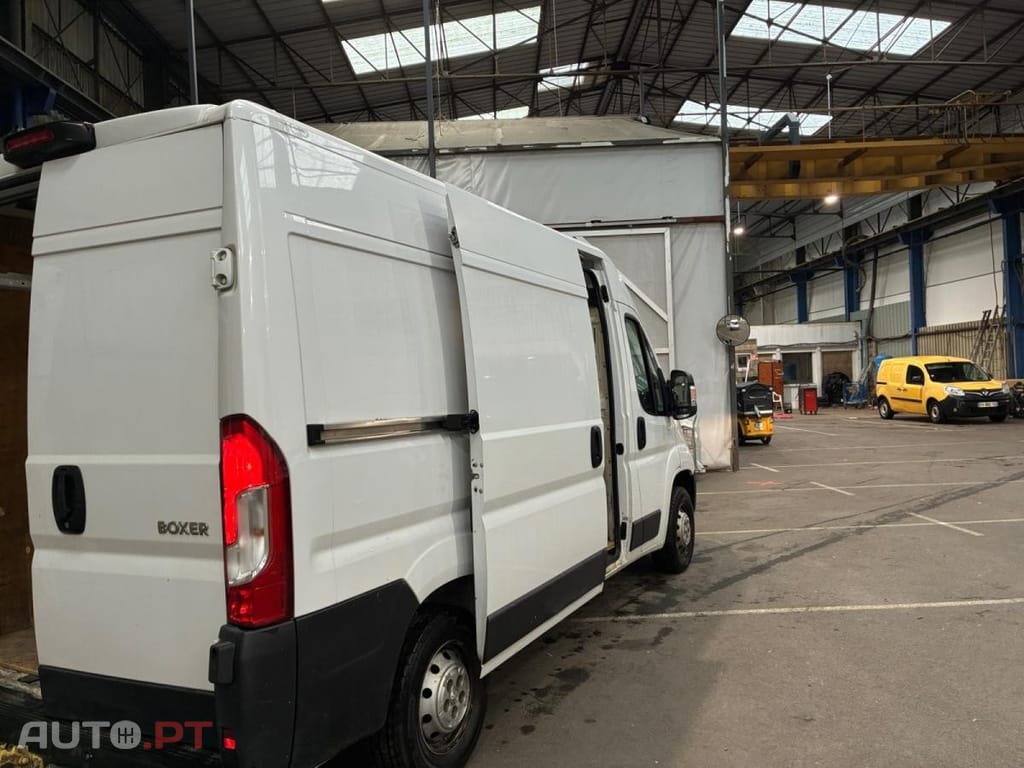 Peugeot Boxer 2.2 BlueHDi 333 L2H2 Premium