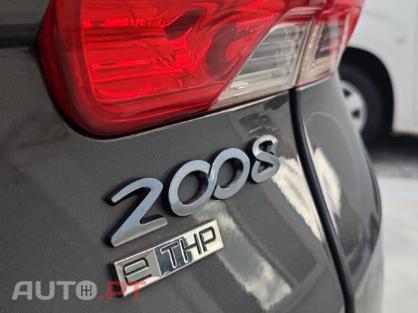 Peugeot 2008 1.2 e-THP Allure