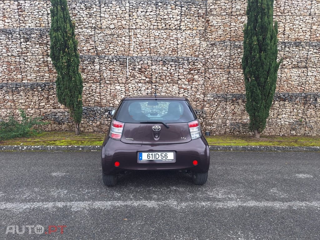 Toyota iQ 1.0 VVT-i 2