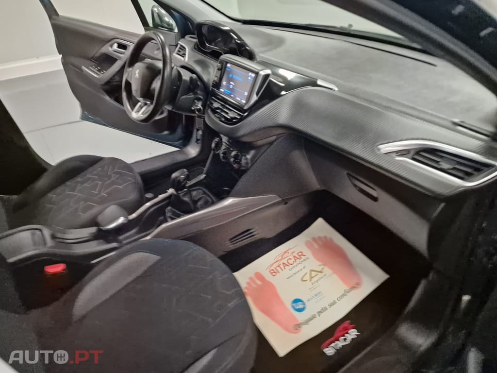 Peugeot 2008 1.2 PURETECH STYLE
