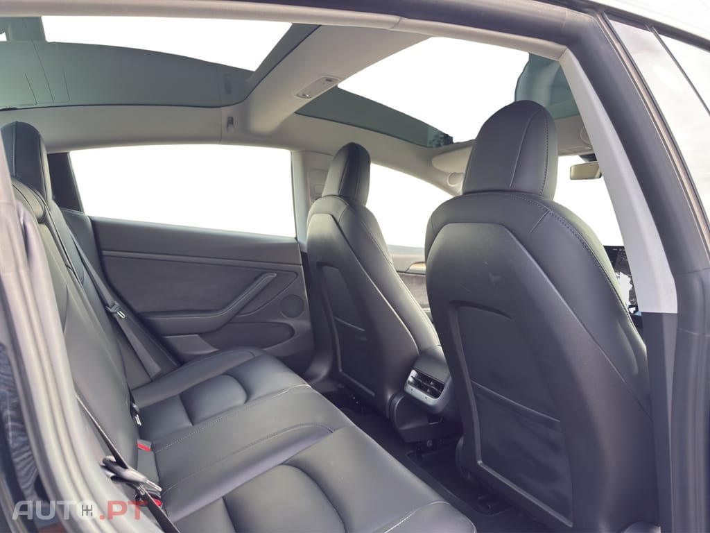 Tesla Model 3 RWD