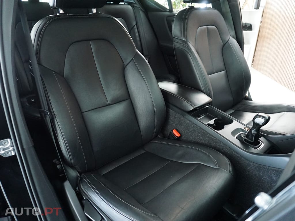 Volvo XC40 T2 Momentum Pro