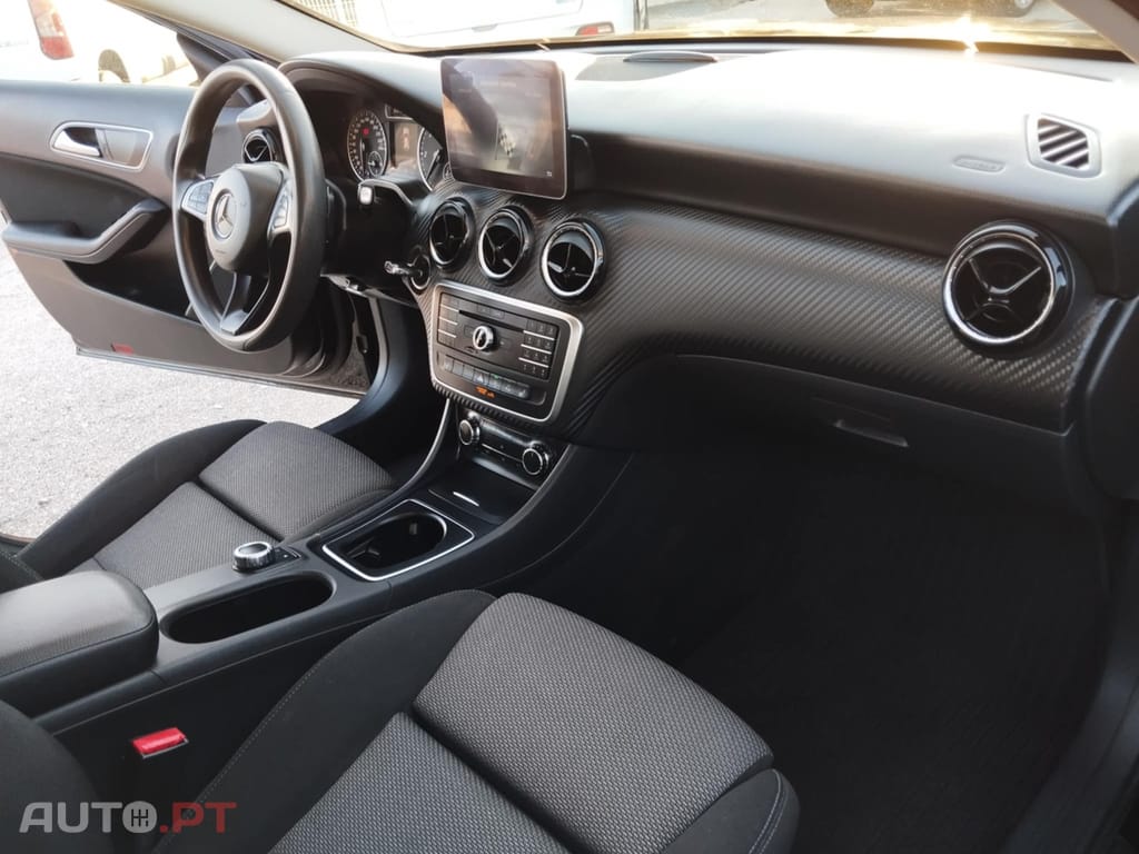 Mercedes-Benz GLA 180 automático