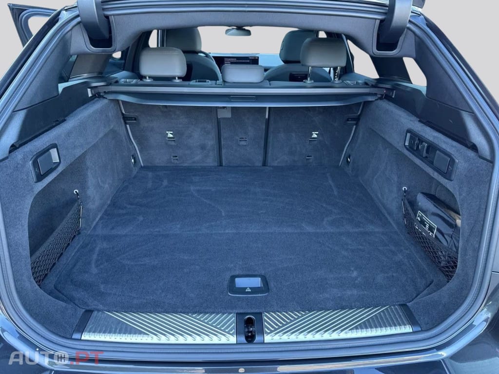 BMW i5 I.V.A DEDUTIVEL M60 xDrive Touring  