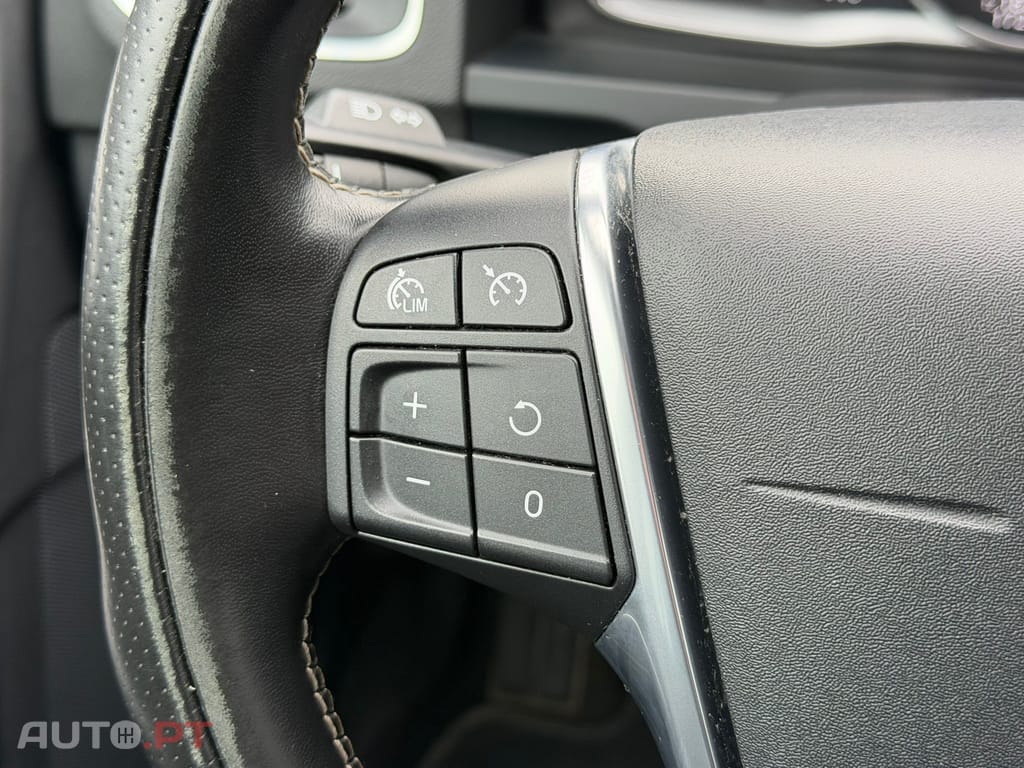 Volvo V60 2.0 D2 R-Design