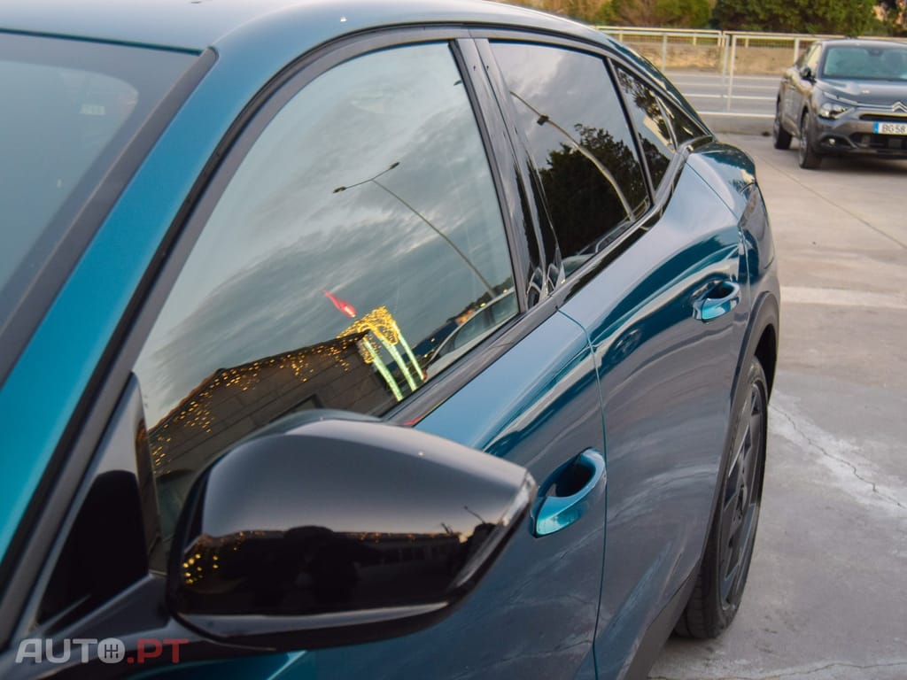 Peugeot 408 1.6 Hybrid GT e-EAT8
