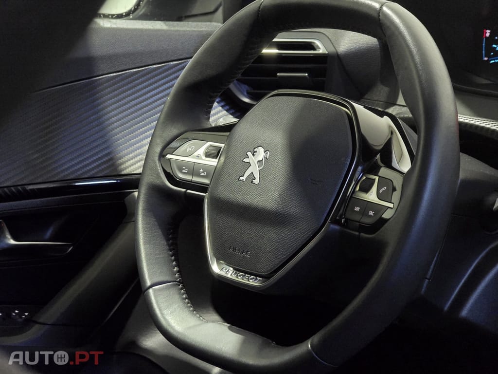 Peugeot E-2008 50 kWh Active Pack