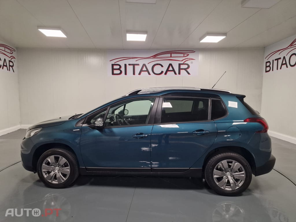 Peugeot 2008 1.2 PURETECH STYLE