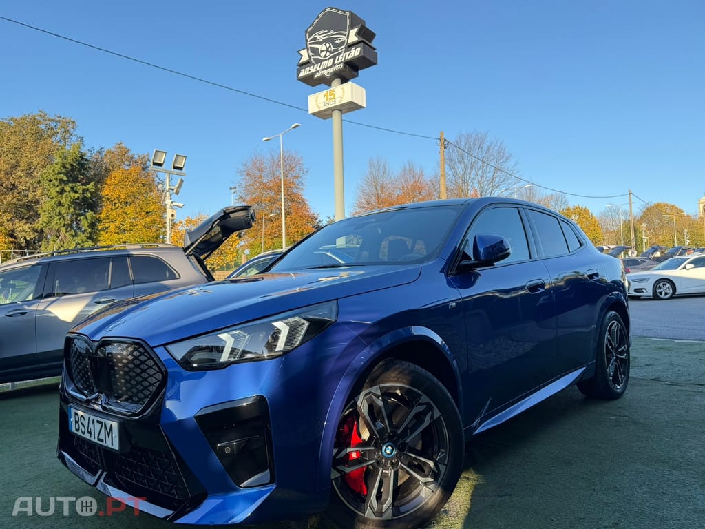 BMW iX2 eDrive20 Pack Desportivo M Pro