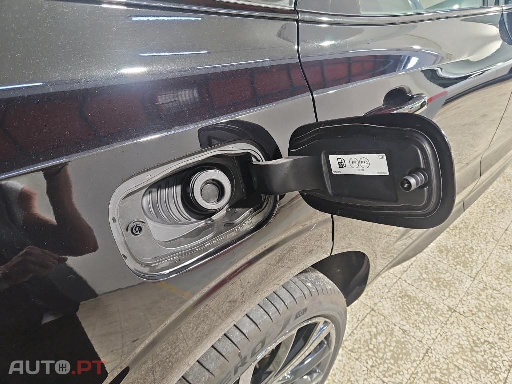 Volvo XC60 2.0 T6 PHEV Black Edition