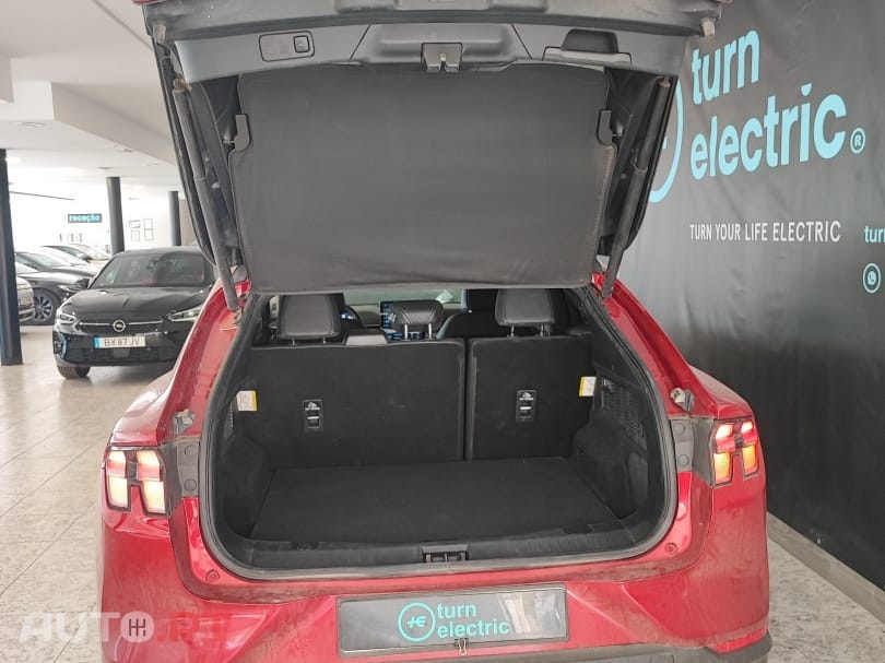 Ford Mustang Mach-E 75.7 kWh Base