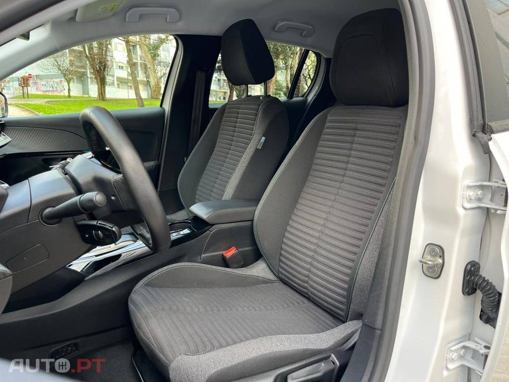 Peugeot E-208 50 kWh SE Style