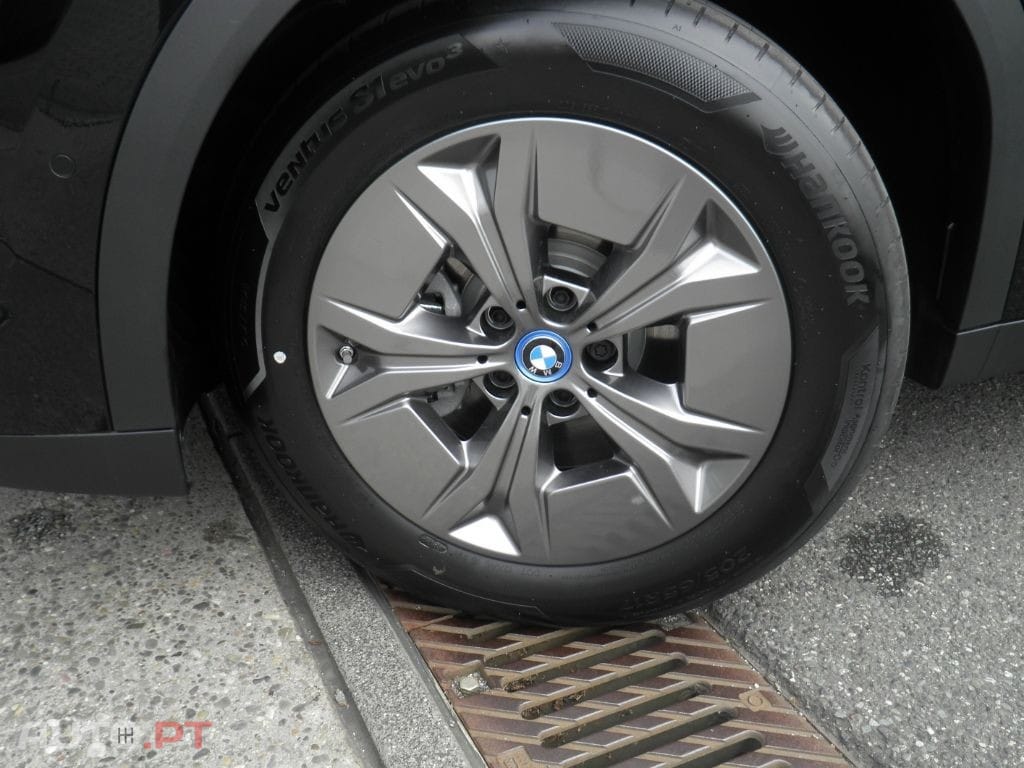 BMW iX2 xDrive30